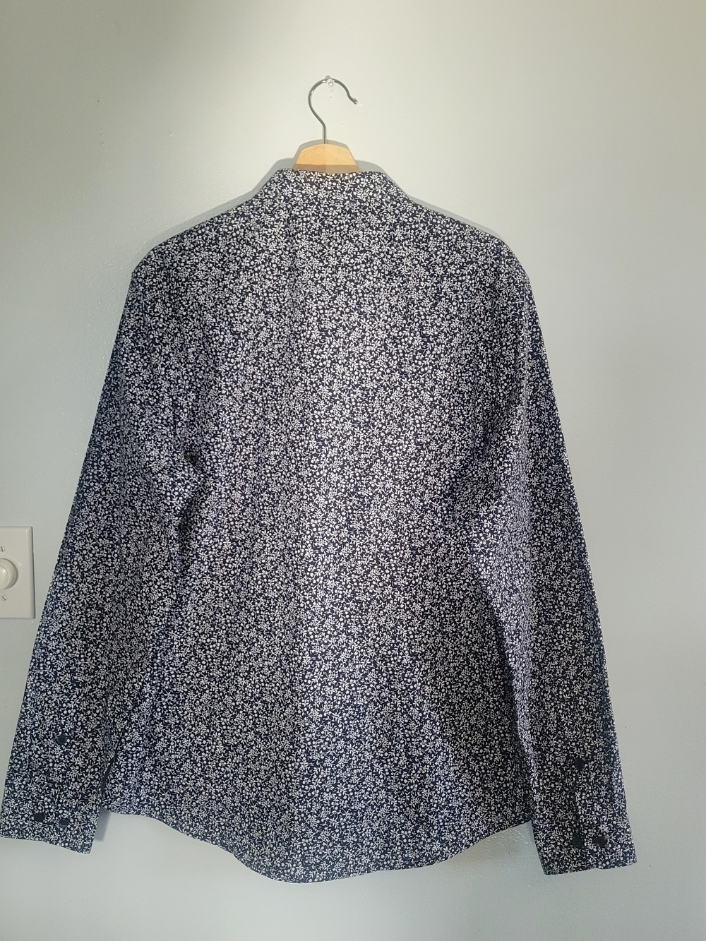EUC H&M Men's Slim Fit Navy Floral Button-Up Shirt Sz L 100% Cotton - Picture 9 of 13
